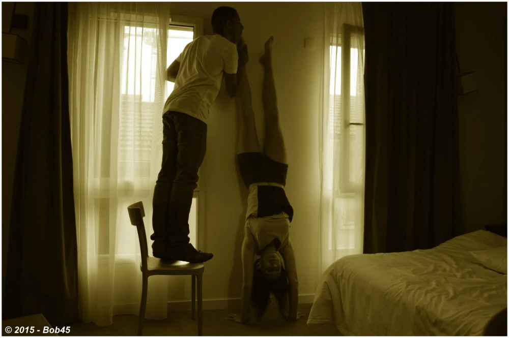 Anna Laura &amp; Bob45 - Plusieurs positions originales et étranges entre une jeune princesse et un fétichiste des pieds