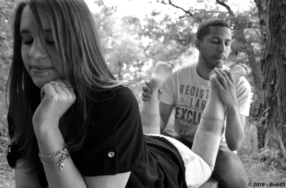 Marina Keye - Marina Keye m'offre ses magnifiques pieds que j'embrasse, lèche et chatouille