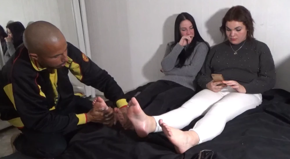 Flora, Salomé &amp; Bob45 - Vidéo intégrale d'un tournage avec deux superbes femmes