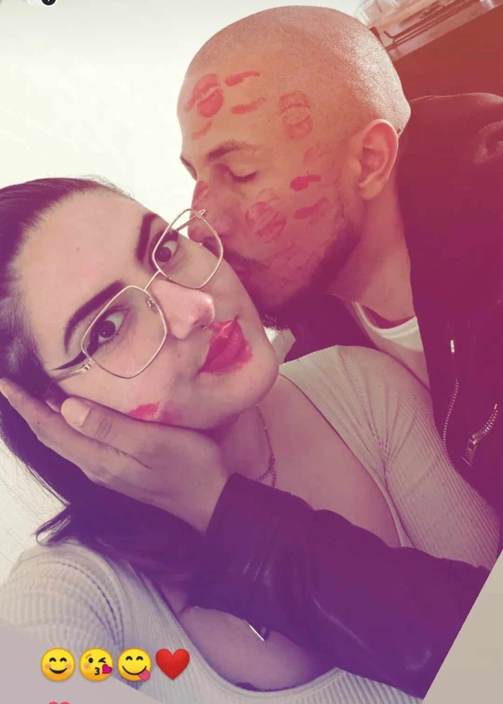 Kira &amp; Bob45 - Une femme merveilleuse m'a agréablement surpris en m'embrassant à plusieurs reprises sur la bouche.