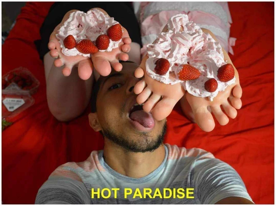 Estomy, Ilona et Bob45 - Chantilly, fraises et 4 jeunes pieds de femmes 