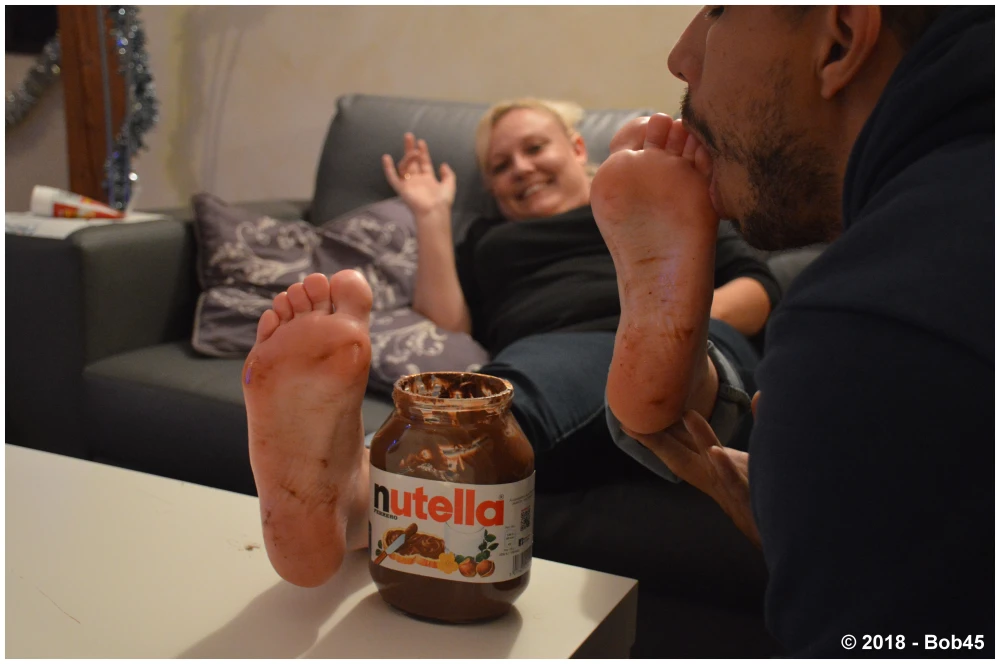 Sharon &amp; Bob45 - Avant de passer une nuit torride, elle et moi, je dévore ses pieds nus avec du Nutella