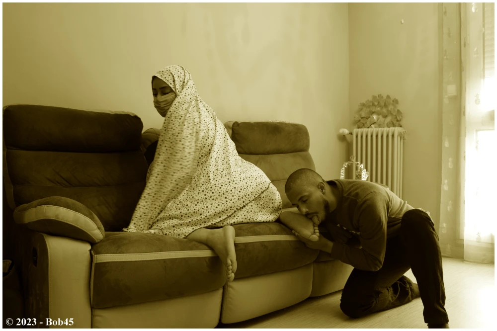 Amira &amp; Bob45 - Dans un quartier sensible, une femme musulmane voilée me présente ses pieds nus 