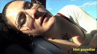 Kira - 41 éternuements féminins 