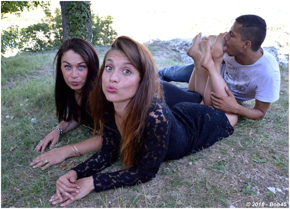 Mama, Rikku &amp; Bob45 - J'embrasse et lèche les magnifiques pieds nus de deux ravissantes déesses