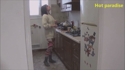 Calista - Vidéo personnalisée - Parties 1 à 4 - Une jeune femme va travailler dans la boue et le froid alors qu'elle est très malade